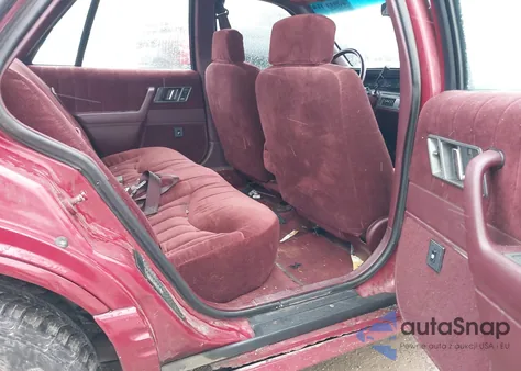 1994 Oldsmobile Cutlass Supreme S из США, поврежденный, VIN 1G3WH55M0RD381995